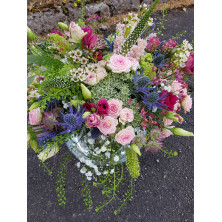 Bouquet rond raffiné composé de fleurs de saison. Fleuriste Celles-sur-Belle (79)