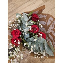 Bouquet de 5 roses rouge, rose, blanc, orange avec Gypsophile. Fleuriste Celles-sur-Belle (79)