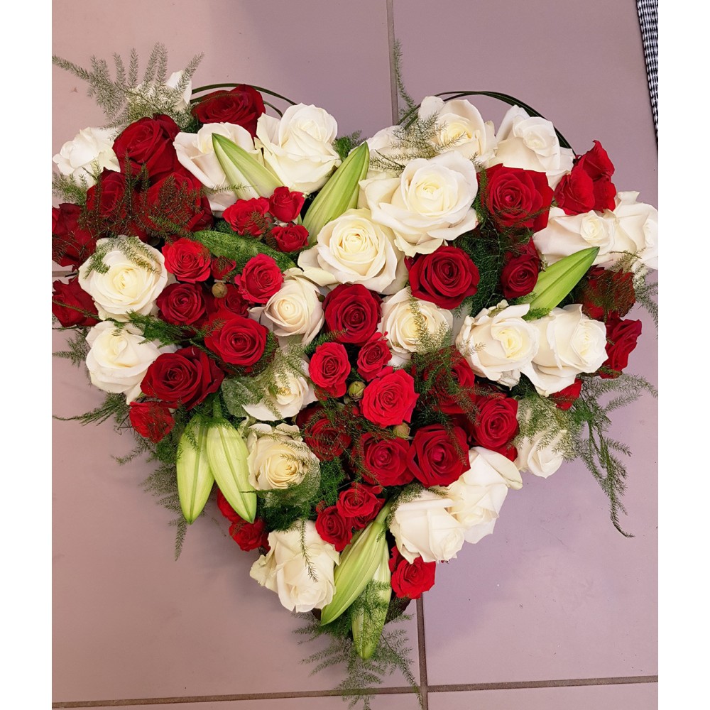 Fleurs piquées dans la mousse humide, décliné en plusieurs couleurs - Envergure 55 cm - Fleuriste Celles-sur-Belle (79)
