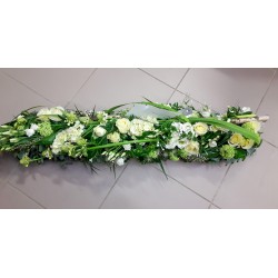 Composition allongée de deuil, raquette déclinée en plusieurs couleurs au choix - 100x40cm - Fleuriste Celles-sur-Belle (79)