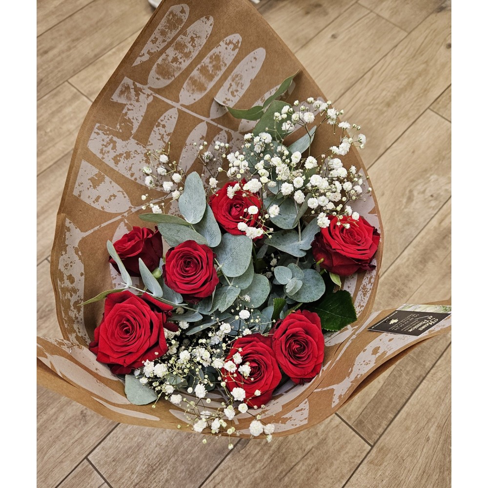 Bouquet de 7 roses rouge, rose, blanc, orange avec Gypsophile. Fleuriste Celles-sur-Belle (79)