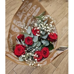 Bouquet de 7 roses rouge, rose, blanc, orange avec Gypsophile. Fleuriste Celles-sur-Belle (79)